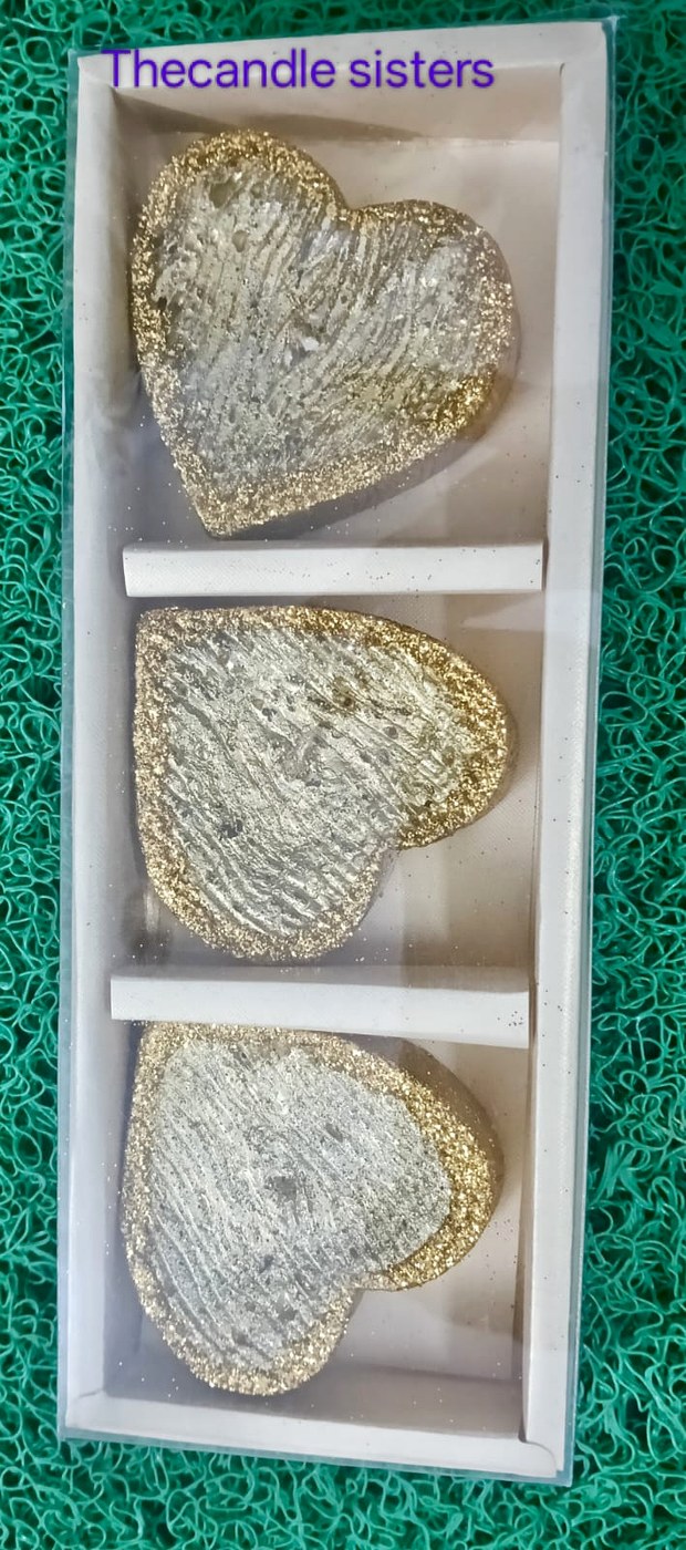 Golden heart candle set